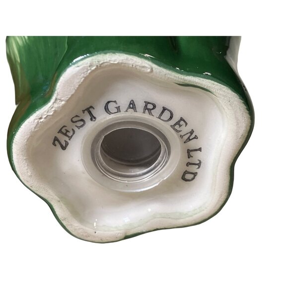 Zest Gardens Sweet Pepper Green Red Salt and Pepper shaker set - Picture 7 of 9